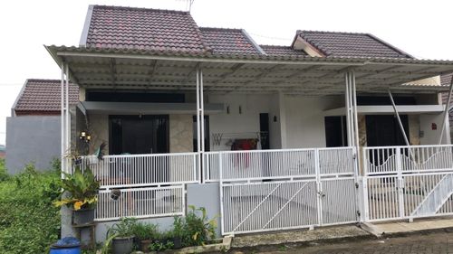 foto tampak rumah tipe 36/72 E4-059 perumahan PT ALAM MAHAMERU