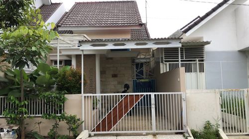 foto tampak rumah tipe 45/84 E4-122 perumahan PT ALAM MAHAMERU