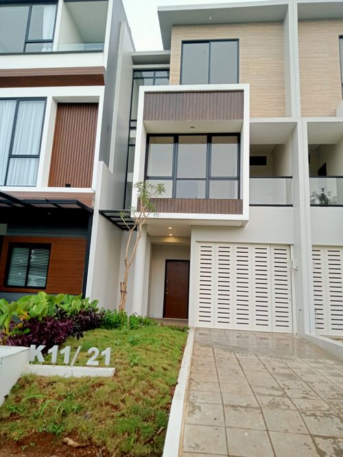 foto tampak rumah tipe Magnolia 3 lantai perumahan PURI BOTANICAL - BLOCK K MAGNOLIA