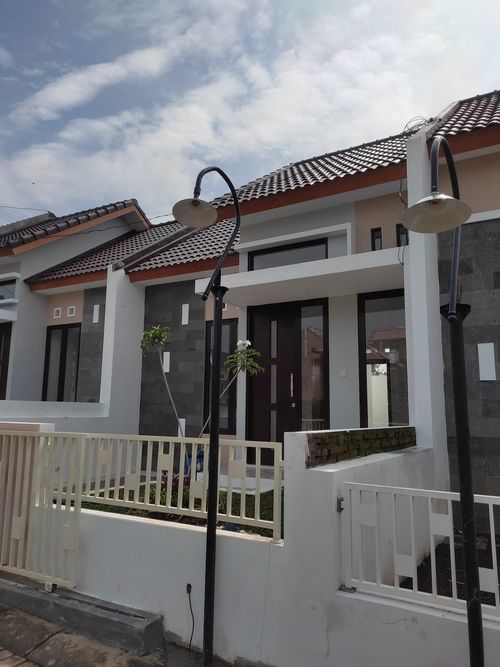 foto tampak rumah tipe 56/60 perumahan PT ALAM MAHAMERU