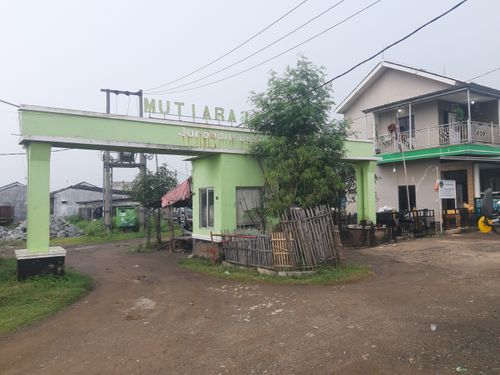 foto gerbang perumahan CLUSTER MUTIARA LATANSA 1