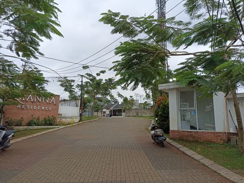 foto gerbang perumahan Qianna Residence