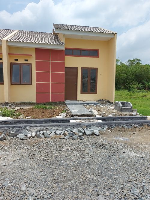 foto tampak rumah tipe Standar perumahan Graha Cikande Indah