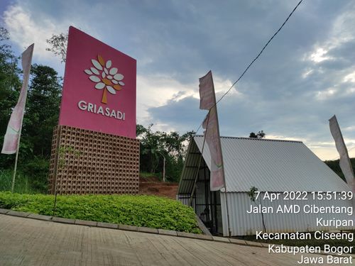 foto gerbang perumahan BUMI GRIASADI CISEENG TAHAP 2