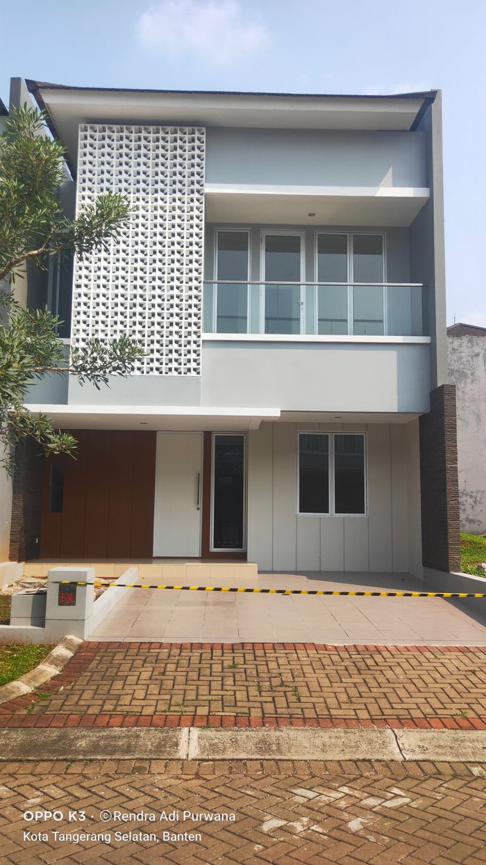 foto tampak rumah tipe LUCENTA perumahan DISCOVERY LUMINA BINTARO JAYA
