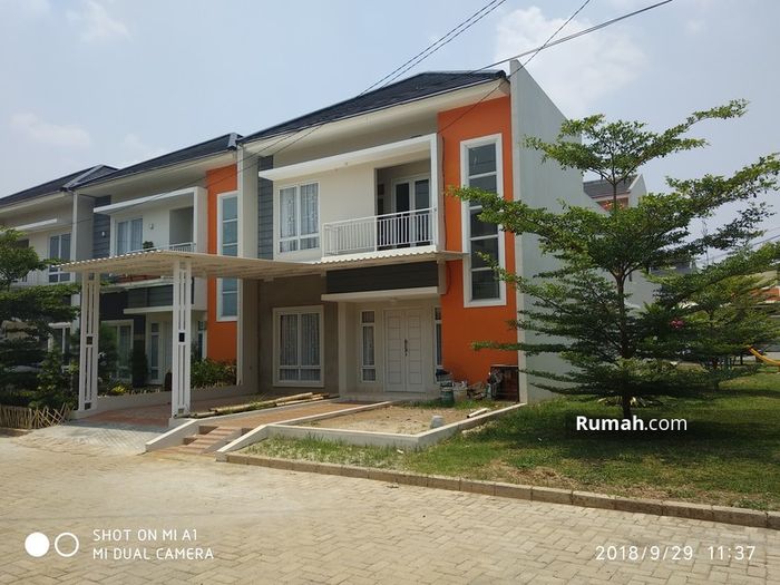 foto tampak rumah tipe GKO E-1 perumahan Cluster GRAND KENCANA ONE 4