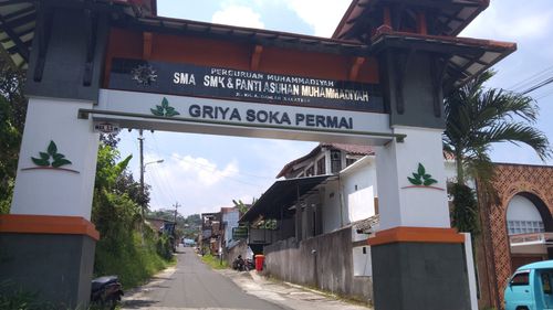 foto gerbang perumahan Perumahan Griya Soka Permai