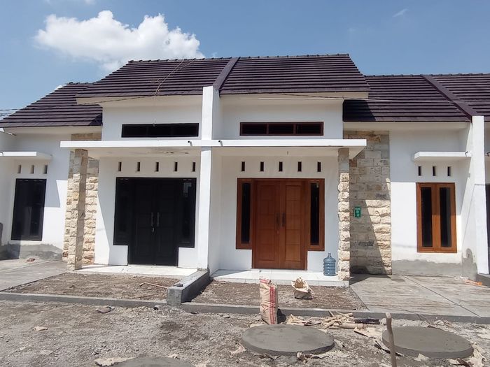 foto tampak rumah tipe 36/60 m2 perumahan Griya Anjuk Ladang