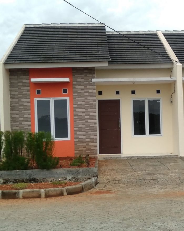 foto tampak rumah tipe 36/72 perumahan INDOALAM RESIDENCE CIBARUSAH