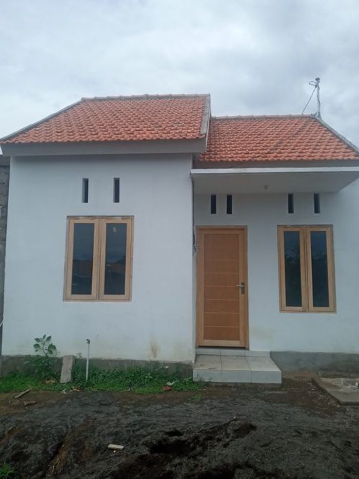 foto tampak rumah tipe Rumah Tapak perumahan PURI ARTHA KEROBOKAN 5