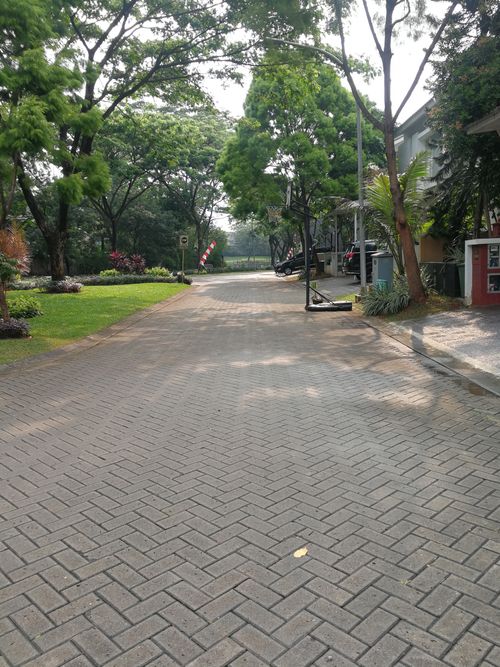 foto posisi tengah perumahan KEBAYORAN VILLAGE II BINTARO JAYA