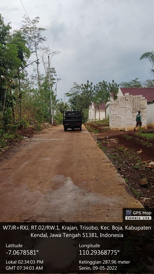 foto gerbang perumahan Gaharu Village