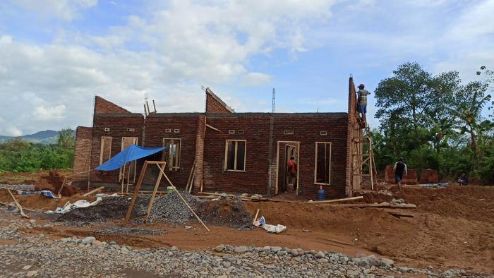 foto tampak rumah tipe 36/72 perumahan BUMI HARTACU.