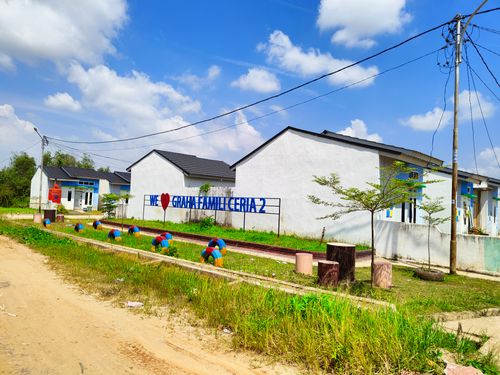 foto gerbang perumahan GRAHA FAMILI CERIA 2B