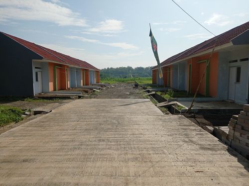 foto posisi tengah perumahan Karyamekar Residence