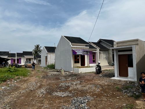 foto gerbang perumahan GRAHA LEMBAYUNG REGENCY
