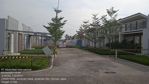 foto gerbang perumahan Taman Sakura