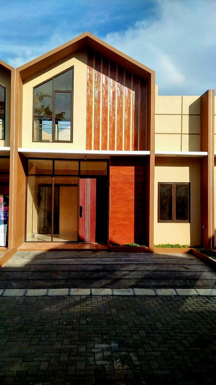 foto tampak rumah tipe ATHENA perumahan ROYAL CIAKAR PERMAI 2