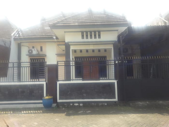 foto tampak rumah tipe 80 perumahan PURI KEDATON