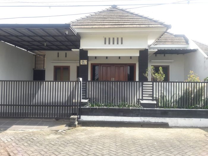 foto tampak rumah tipe 54 perumahan PURI KEDATON