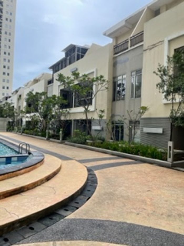 foto tampak rumah tipe Garden House perumahan Apartemen Maple Park