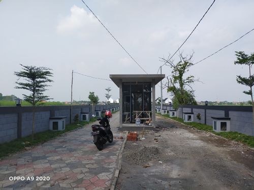 foto gerbang perumahan THE KHADEFA RESIDENCE