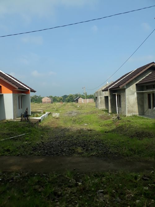 foto posisi tengah perumahan OEMAH GUWOREJO ASRI