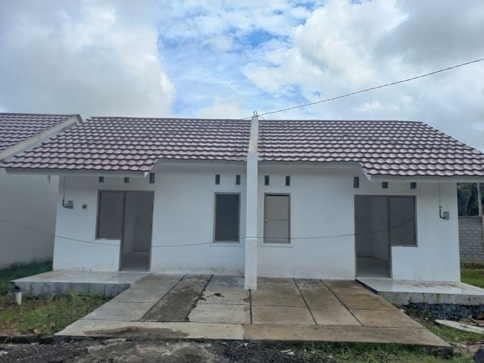 foto tampak rumah tipe 36 perumahan Udayana Estate