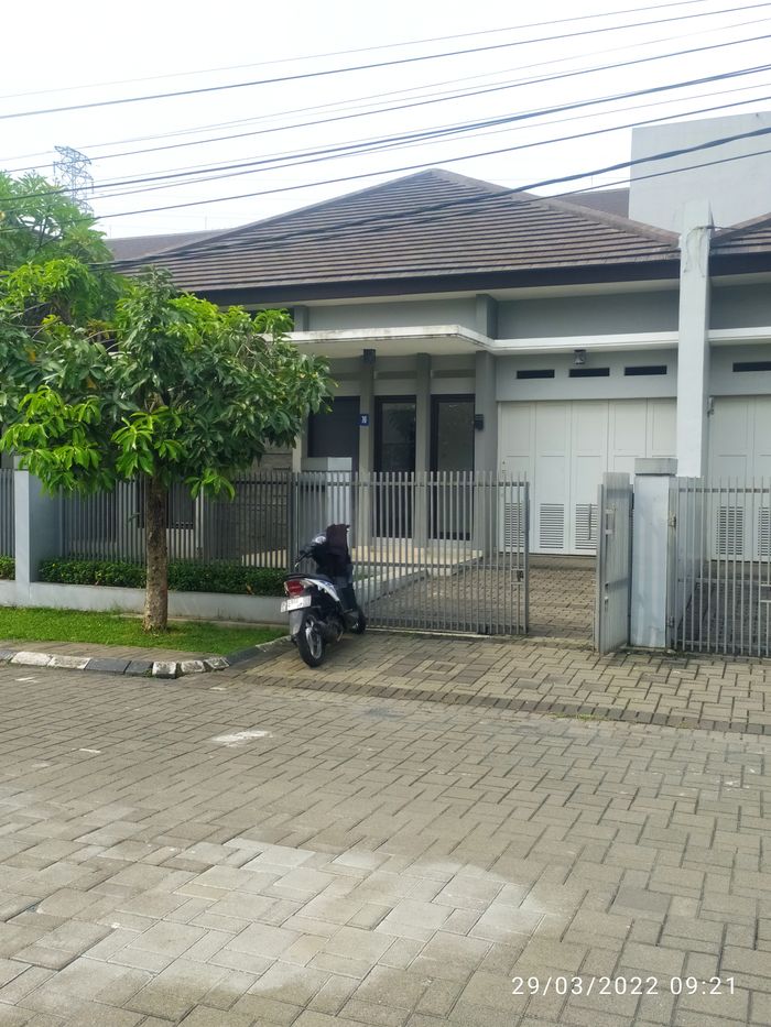 foto tampak rumah tipe 151/242 perumahan BATUNUNGGAL INDAH ESTATE LESTARI H