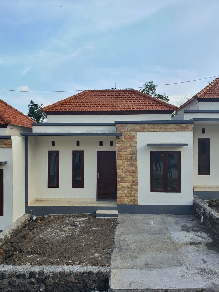 foto tampak rumah tipe PESONA perumahan TAMAN PESONA RESIDENCE