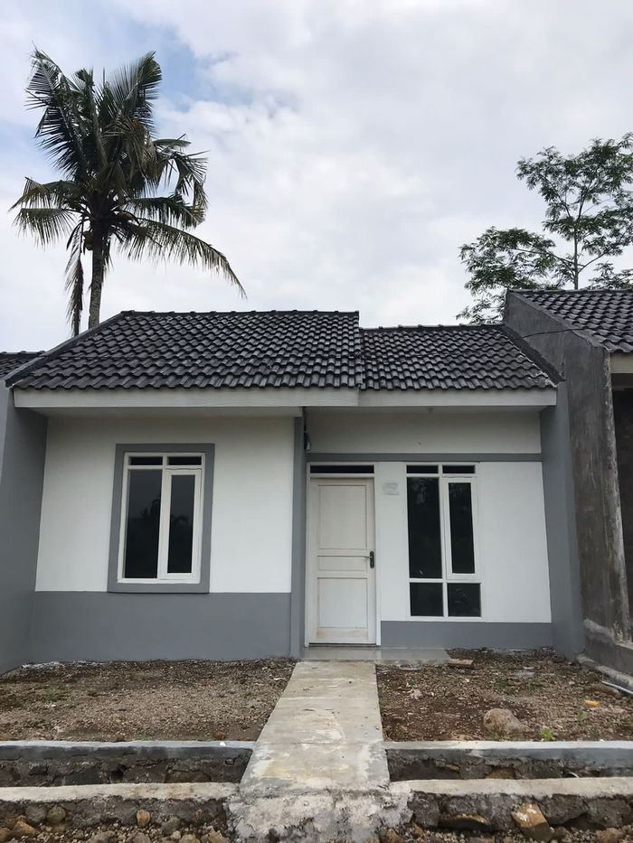 foto tampak rumah tipe 24/80 perumahan Pinus Cluster Subang