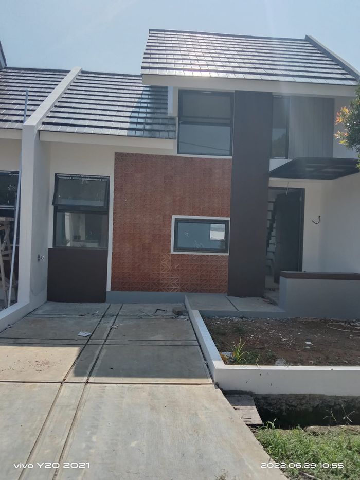 foto tampak rumah tipe 40/98 perumahan PADMA SERPONG