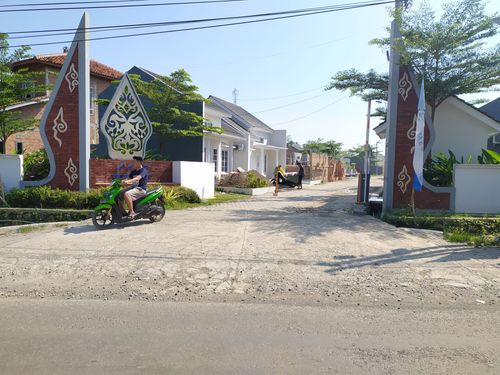 foto gerbang perumahan TRUSMILAND ARJAWINANGUN TAHAP II