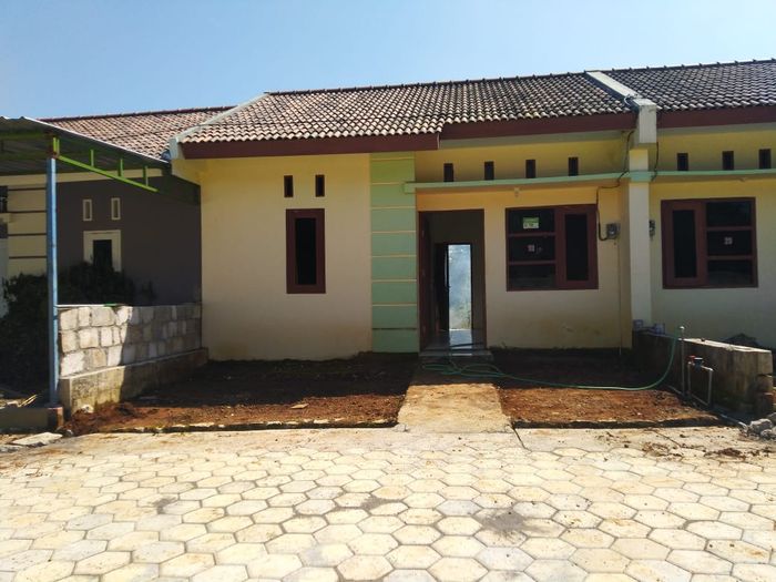 foto tampak rumah tipe 30/60 perumahan Griya Jatipuro Asri