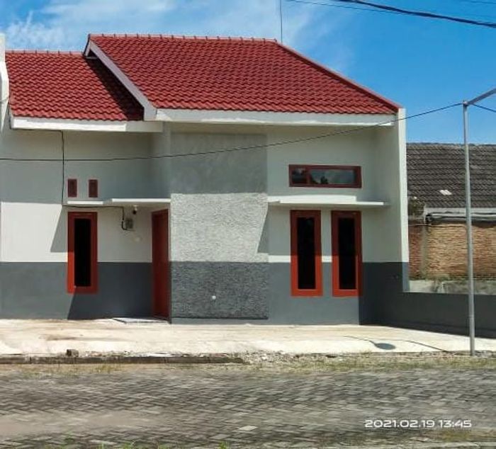 foto tampak rumah tipe kenanga perumahan GRIYA SEKARTAJI INDAH