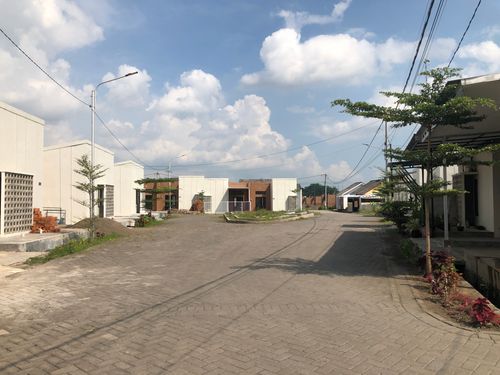 foto posisi tengah perumahan SADANA LAND 1
