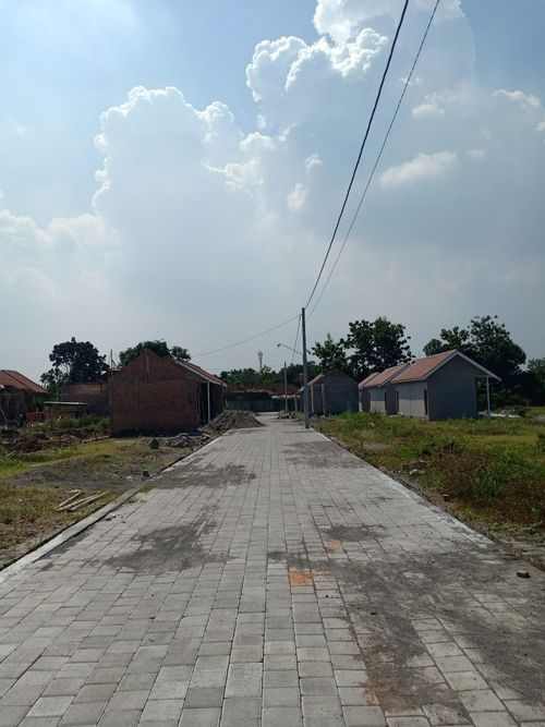 foto posisi tengah perumahan Griya Syamila Trosemi