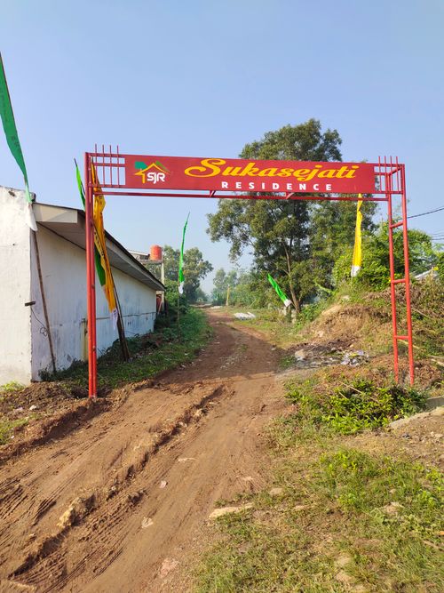 foto gerbang perumahan SUKASEJATI RESIDENCE