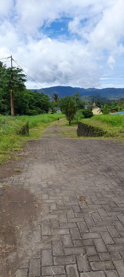 foto gerbang perumahan The Harvest Land Lembean