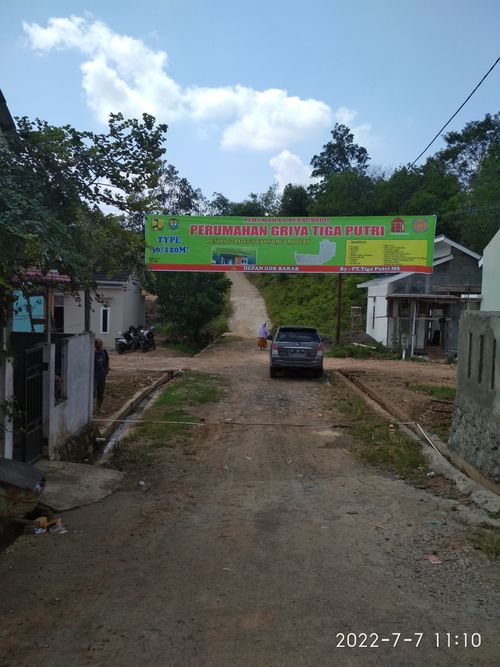 foto gerbang perumahan GRIYA TIGA PUTRI