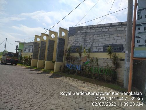 foto gerbang perumahan Royal Garden