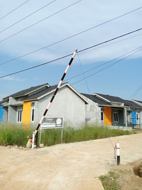 foto gerbang perumahan Cahaya Bumi Meritai.
