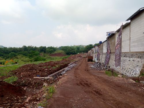 foto posisi tengah perumahan GRAHA PASIR HAYAM 2