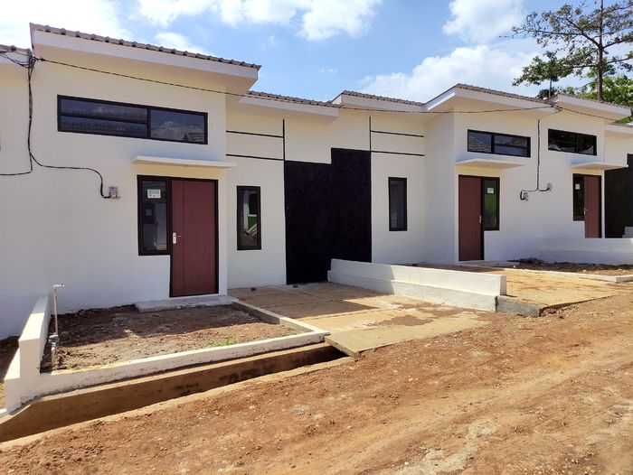 foto tampak rumah tipe 30/121 perumahan Marison Jogonegoro