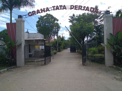 foto gerbang perumahan Graha Tata Persada