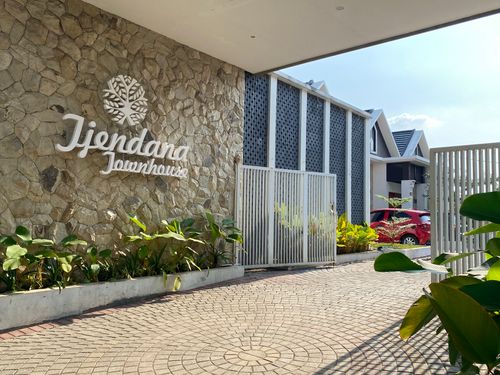 foto gerbang perumahan TJENDANA TOWNHOUSE