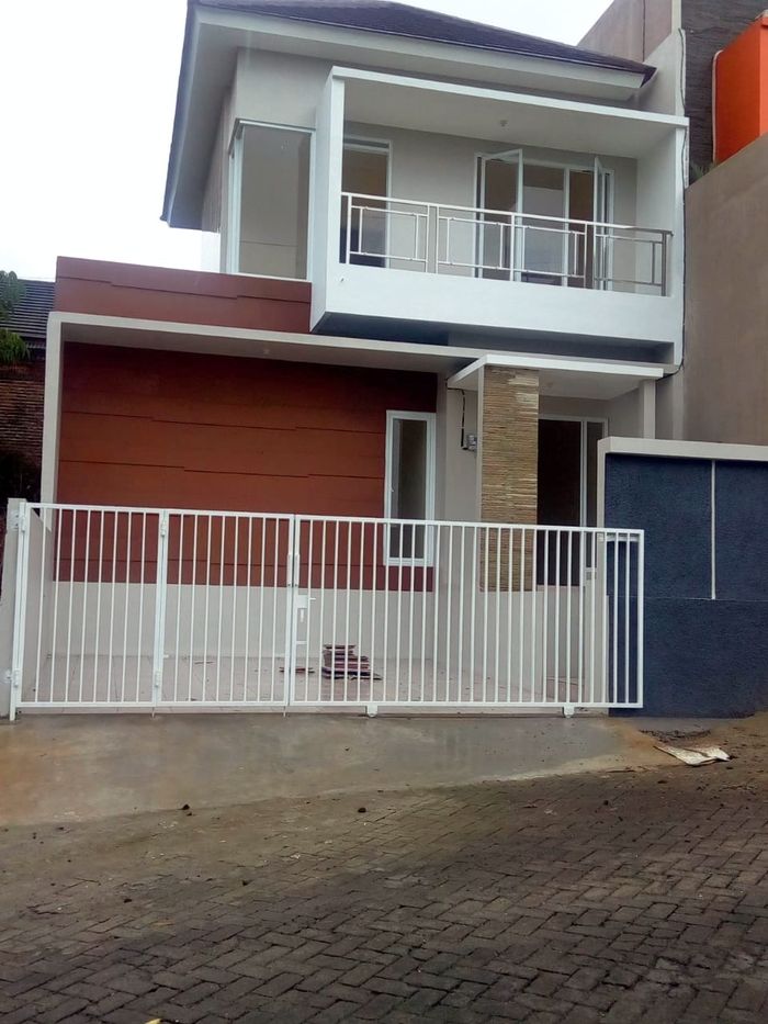 foto tampak rumah tipe 72 perumahan Perum Griya Lestari