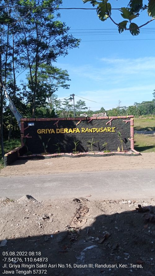 foto gerbang perumahan GRIYA DERAFA RANDUSARI