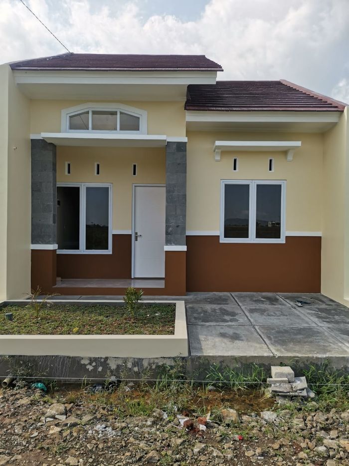 foto tampak rumah tipe 40 AZ perumahan GRIYA SATRIA MANDALATAMA KARANGLEWAS LOR
