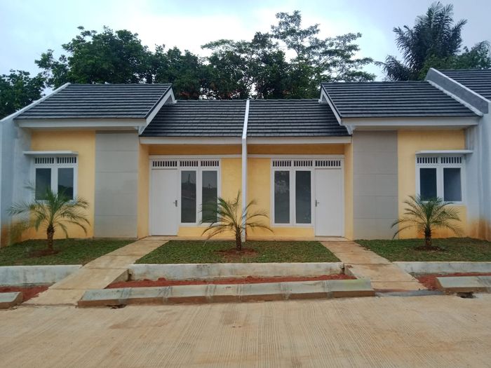 foto tampak rumah tipe 168 perumahan Grand Tamansari 3 Residence